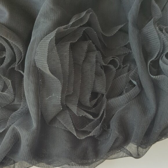 Girls  Black Mini Skirt‎ with Floral Rosette Applique Size Large. - Picture 2 of 2